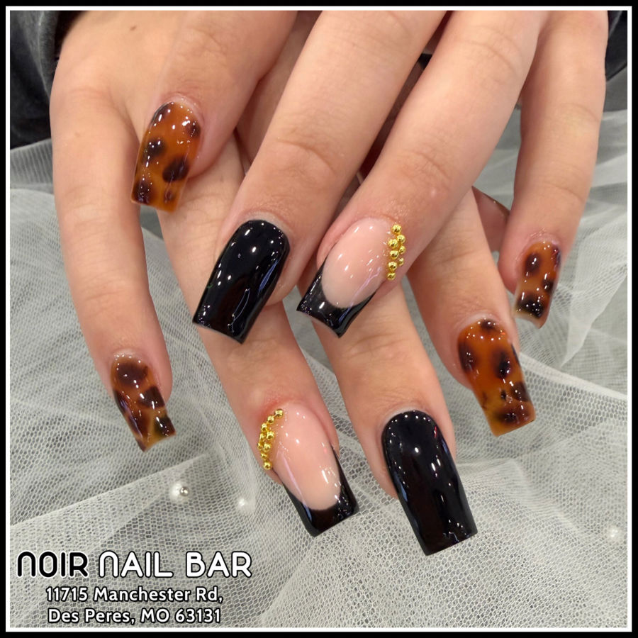 Noir Nail Bar in Des Peres, MO 63131